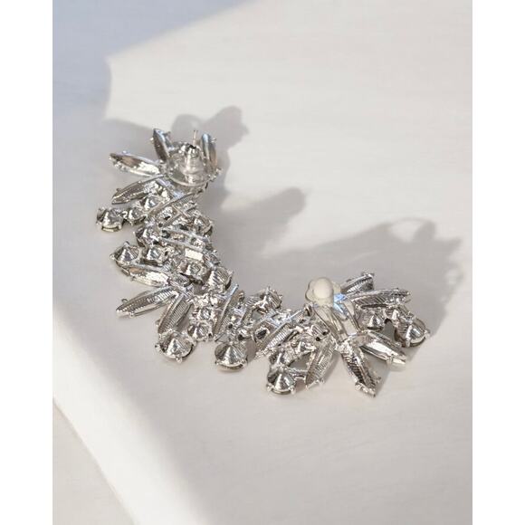 Luxury Right One Piece Silver Earring - Picture 4 of 6